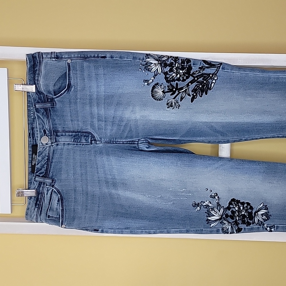 Floral Embroidered Blue Jeans Ankle Mid Rise
